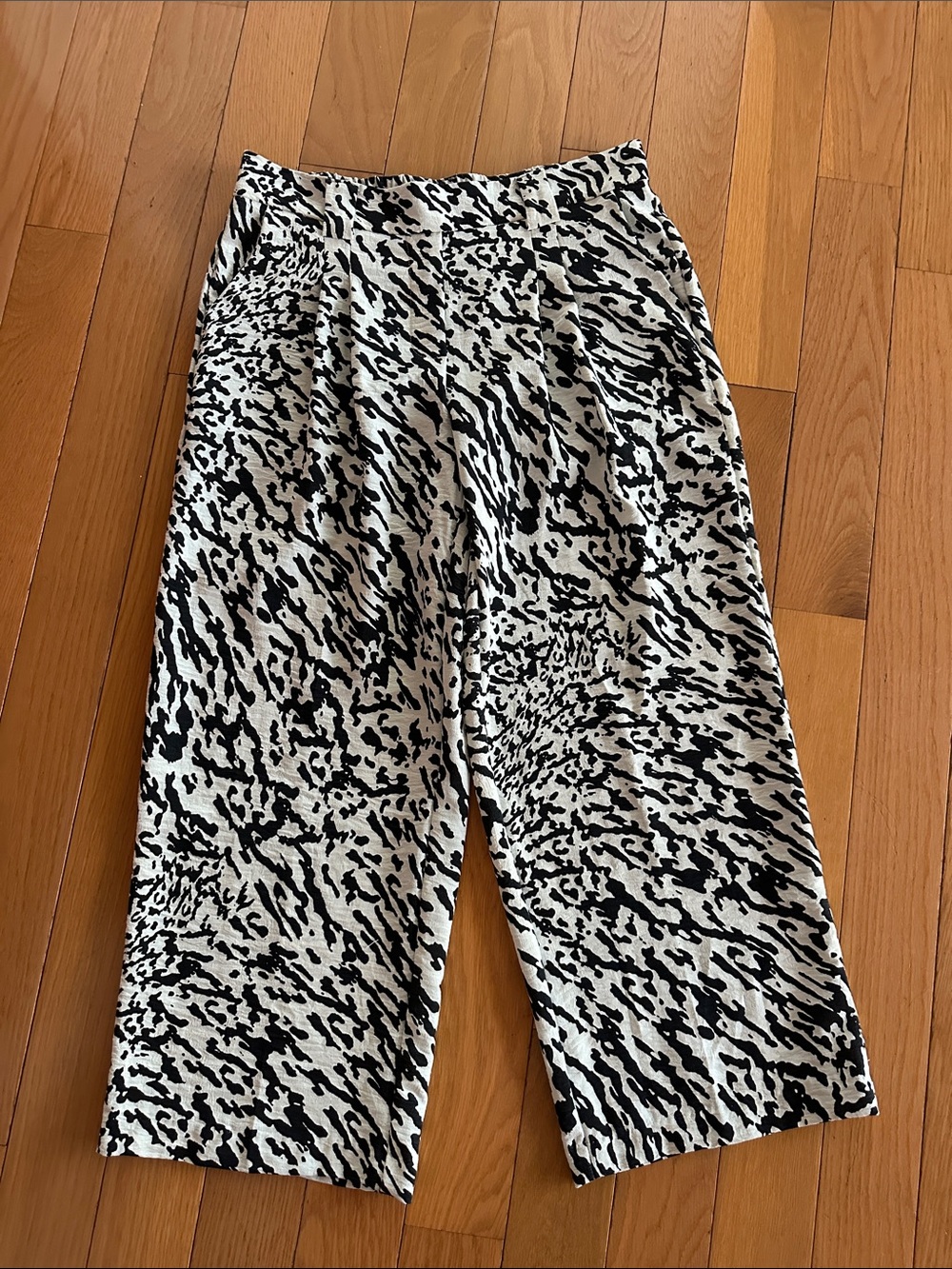 Jules & Leopold Black and White Abstract Print Wide-Leg Pants